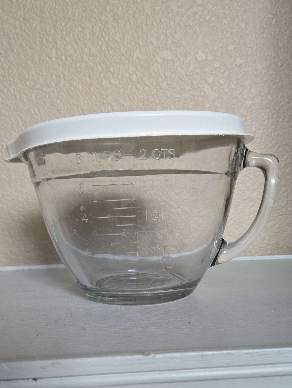 The Pampered Chef Clear Glass Mixing Bowl with White Lid and Handle